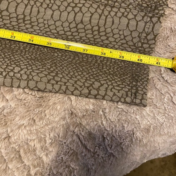 **NEW** XCVI Python Print Cargo Style Leggings - Picture 12 of 15